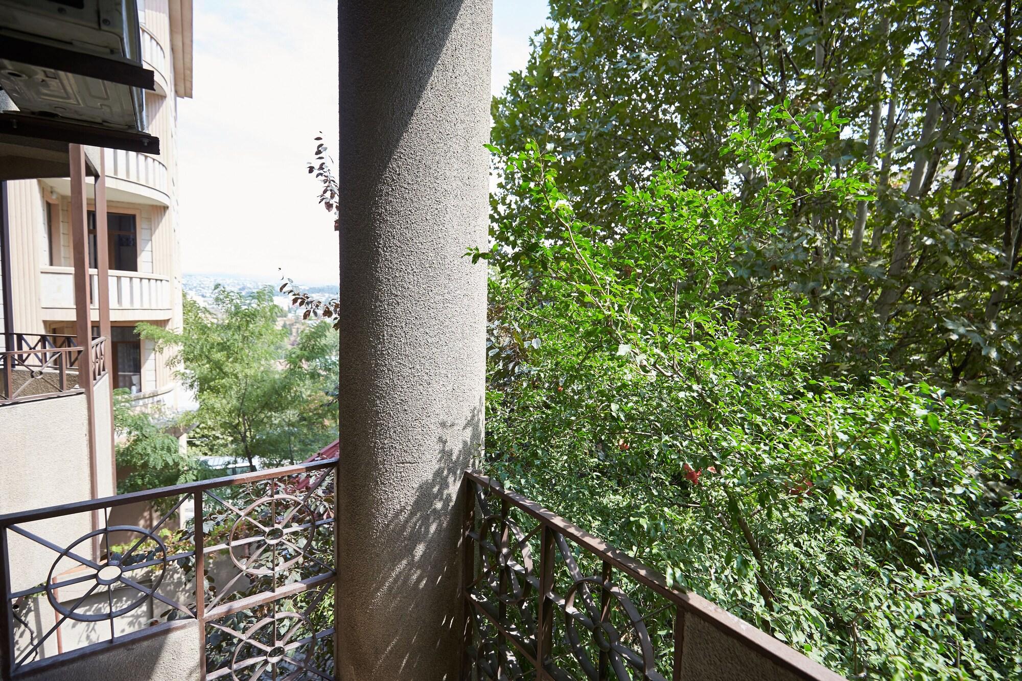 Iliani Hotel Tbilisi Bagian luar foto